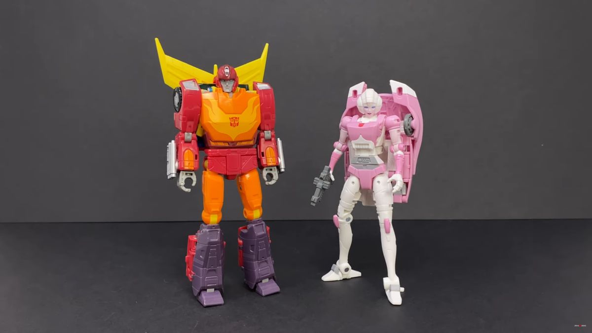 Transformers Studio Series 86 Arcee In-Hand Images - Removable